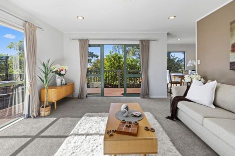 Photo of property in 18 Edgeworth Road, Glenfield, Auckland, 0629