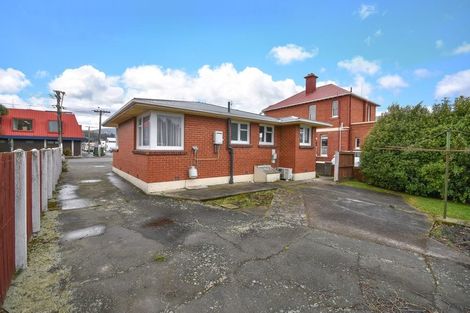 Photo of property in 73 Macandrew Road, South Dunedin, Dunedin, 9012