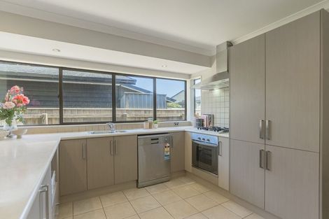 Photo of property in 19 Bluewater Place, Paraparaumu, 5032