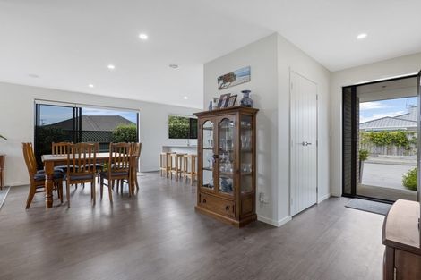 Photo of property in 14a Tukapa Street, Westown, New Plymouth, 4310