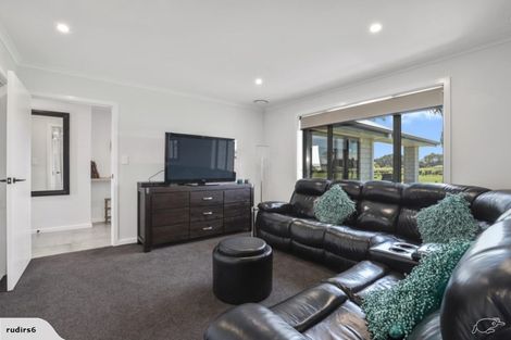 Photo of property in 8 Margot Lane, Mount Pleasant, Christchurch, 8081