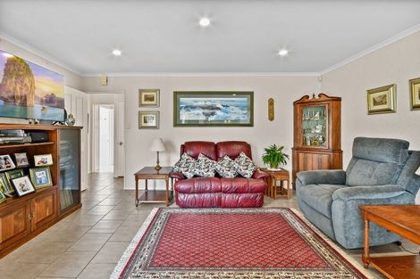 Photo of property in 15 Trossach Place, Wattle Downs, Auckland, 2103