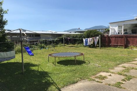 Photo of property in 87 Queens Drive, Lyall Bay, Wellington, 6022