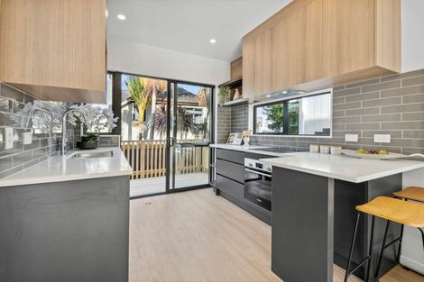 Photo of property in 67 Highland Park Drive, Botany Downs, Auckland, 2010