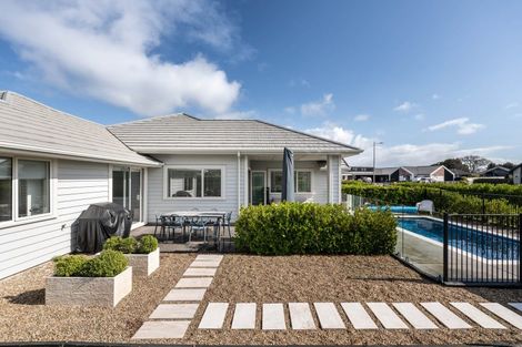 Photo of property in 32 Mike Smith Drive, Cambridge, 3434