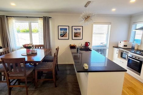 Photo of property in 19 Mooring Close, Whitby, Porirua, 5024