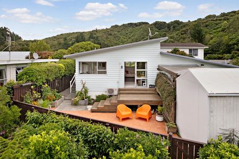 Photo of property in 6b Ely Grove, Wainuiomata, Lower Hutt, 5014
