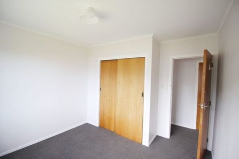 Photo of property in 30 Somes Crescent, Newlands, Wellington, 6037