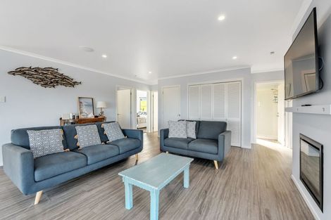 Photo of property in 4 Tua Tua Place, Baylys Beach, 0377