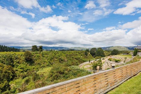 Photo of property in 132 Johnstone Drive, Fitzherbert, Palmerston North, 4410