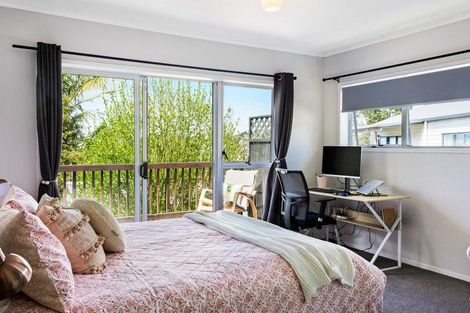 Photo of property in 22 John Road, Stanmore Bay, Whangaparaoa, 0932