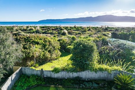Photo of property in 19 Manly Street, Paraparaumu Beach, Paraparaumu, 5032