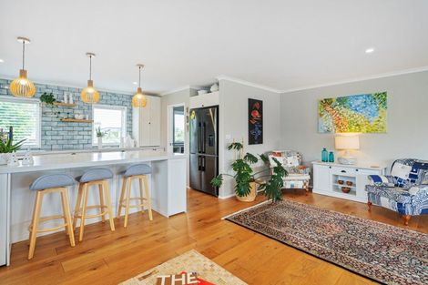 Photo of property in 10 Austin Drive, Whitianga, 3510