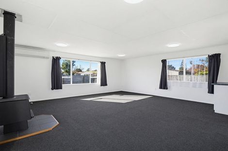 Photo of property in 26 Cumberland Place, Kelvin Grove, Palmerston North, 4414