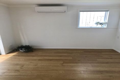 Photo of property in 1/90 Pupuke Road, Hillcrest, Auckland, 0627