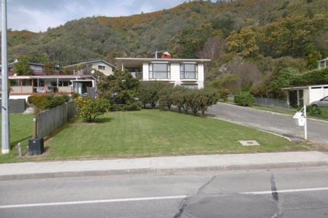 Photo of property in 68 Wairau Road, Picton, 7220