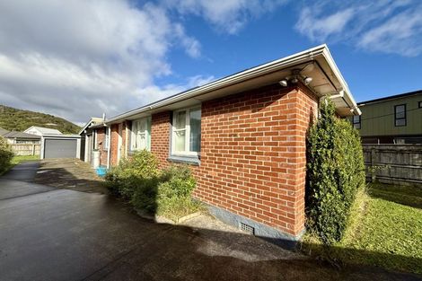 Photo of property in 5 Johnston Grove, Taita, Lower Hutt, 5011
