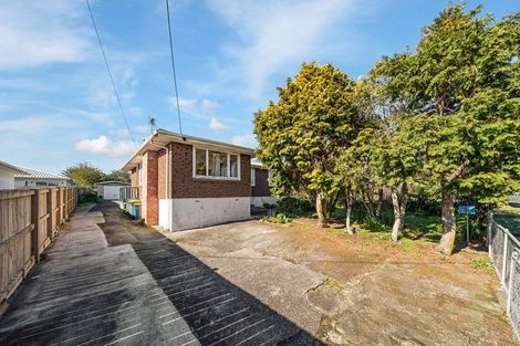 Photo of property in 3 Cobham Crescent, Kelston, Auckland, 0602