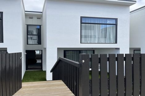 Photo of property in 2 Mikoikoi Crescent, Mangere Bridge, Auckland, 2022