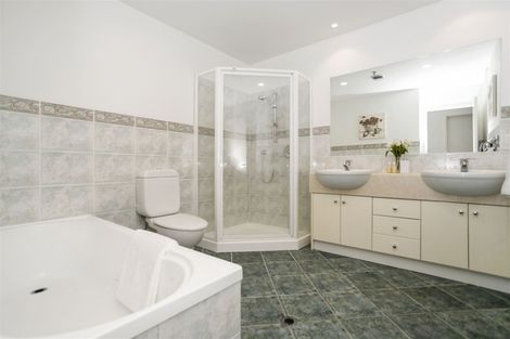 Photo of property in 1i/175 Hurstmere Road, Takapuna, Auckland, 0622