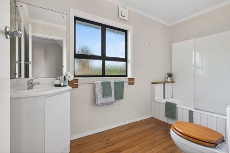Photo of property in 2 Memorial Drive, Parahaki, Whangarei, 0112
