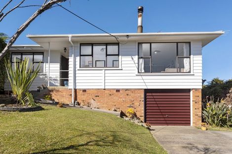 Photo of property in 24 School Road, Te Atatu South, Auckland, 0610