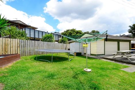 Photo of property in 1 Cushla Place, Massey, Auckland, 0614