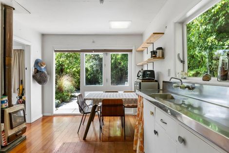 Photo of property in 123 Pinehaven Road, Pinehaven, Upper Hutt, 5019