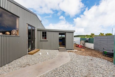 Photo of property in 1927 Parewanui Road, Parewanui, Bulls, 4894