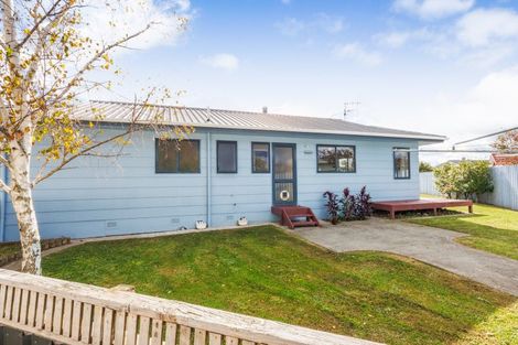 Photo of property in 28 Peppertree Glade, Kelvin Grove, Palmerston North, 4414