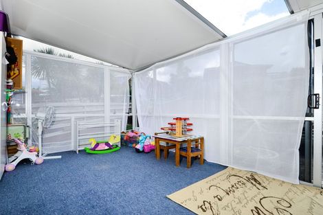 Photo of property in 1 Cushla Place, Massey, Auckland, 0614