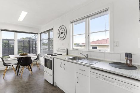 Photo of property in 5 Fairclough Road, Beach Haven, Auckland, 0626