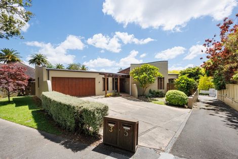 Photo of property in 3 The Oaks, Awapuni, Palmerston North, 4412