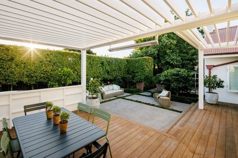 Photo of property in 76 Princes Street, Cambridge, 3434