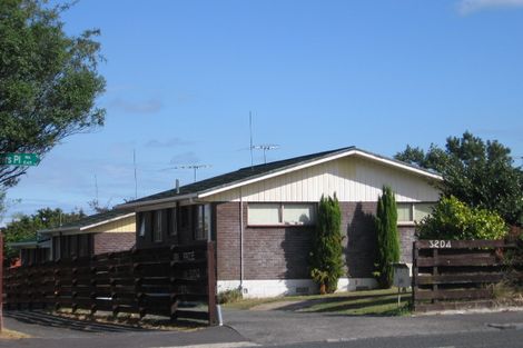 Photo of property in 4/3204 Great North Road, New Lynn, Auckland, 0600