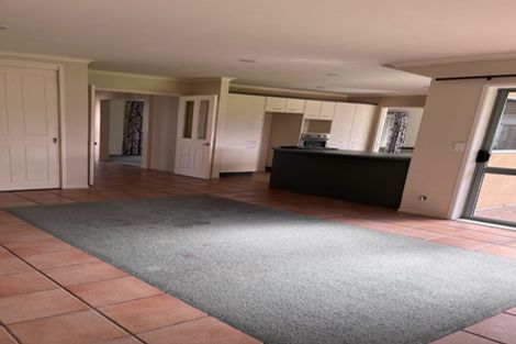 Photo of property in 3 Russett Grove, Henderson, Auckland, 0612