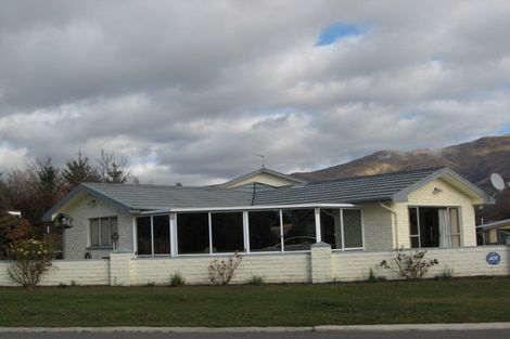 Photo of property in 27 Hunter Crescent, Wanaka, 9305