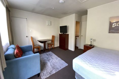 Photo of property in 8c Schnapper Rock Road, Schnapper Rock, Auckland, 0632