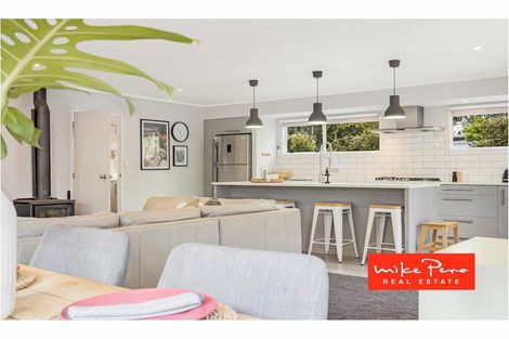 Photo of property in 2/33 Konini Road, Titirangi, Auckland, 0604