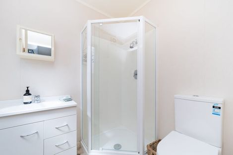 Photo of property in 18 Dalfield Place, Highbury, Palmerston North, 4412