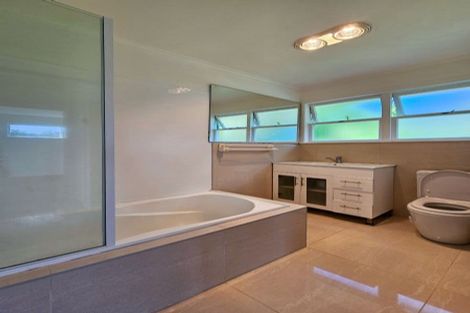 Photo of property in 2/12 Hamilton Place, Glenfield, Auckland, 0629