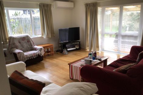 Photo of property in 11 Gloria Avenue, Te Atatu Peninsula, Auckland, 0610