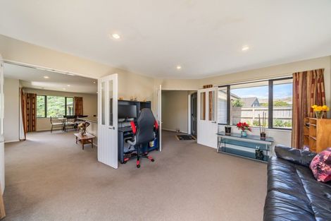 Photo of property in 14 Tararua Close, Aotea, Porirua, 5024