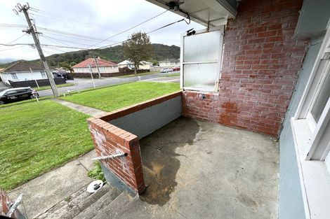 Photo of property in 82-88 Strand Crescent, Naenae, Lower Hutt, 5011
