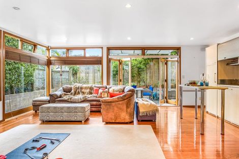 Photo of property in 43 Hauraki Road, Hauraki, Auckland, 0622