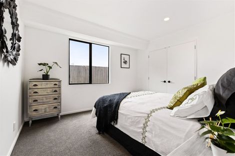 Photo of property in 15a Rixon Place, Te Atatu Peninsula, Auckland, 0610