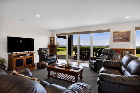 Photo of property in 253 Lwr Pitone Road, Pitone, New Plymouth, 4374