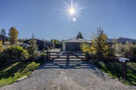 Photo of property in 10 Jack Young Place, Albert Town, Wanaka, 9305