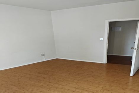 Photo of property in 11 Potter Avenue, Northcote, Auckland, 0627