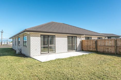 Photo of property in 6 Cross Street, Castlecliff, Wanganui, 4501